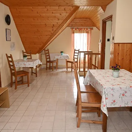 아파트 Encian Apartmanhaz *